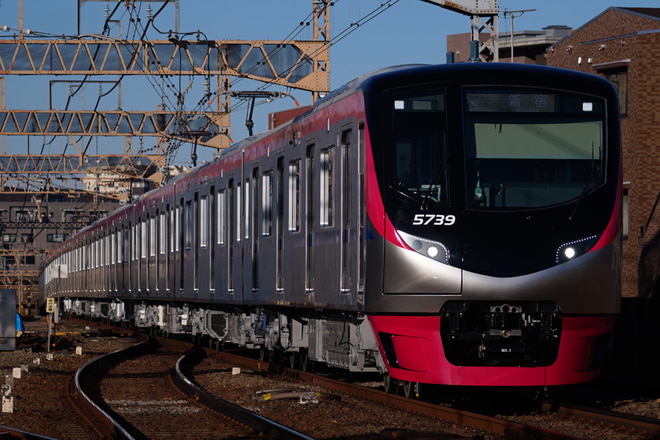 若葉台検車区5000系5739Fを八幡山駅で撮影した写真