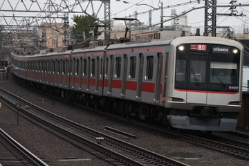 東急電鉄5050系4101Fを多摩川駅で撮影した画像
