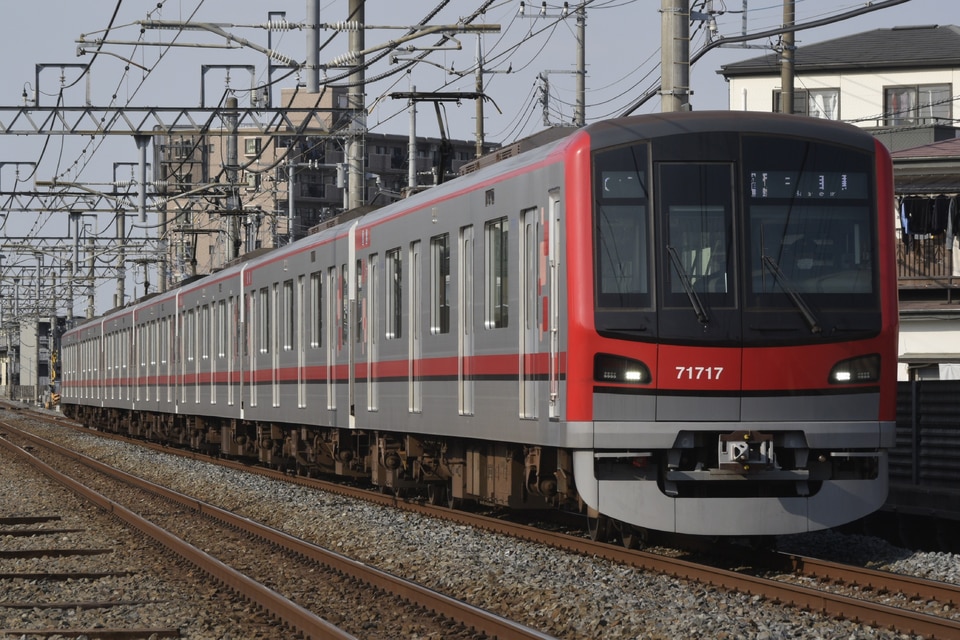 東武70000系71717F<br class="br-sp" />(71717編成)の写真