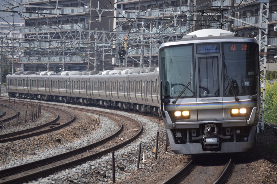 JR西223系V16編成<br class="br-sp" />(ホシV16編成)の写真