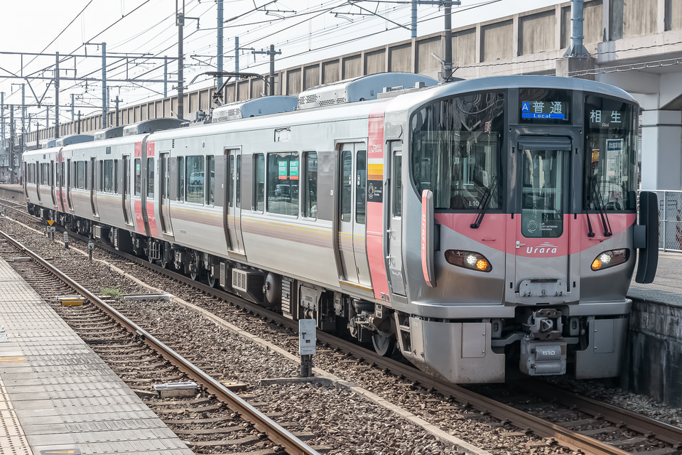 JR西227系L10編成<br class="br-sp" />(オカL10編成)の写真
