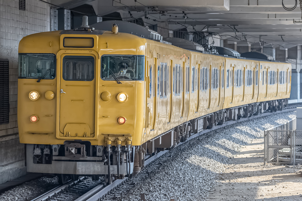 JR西113系B18編成<br class="br-sp" />(B-18編成)(オカB18編成)(オカB-18編成)の写真