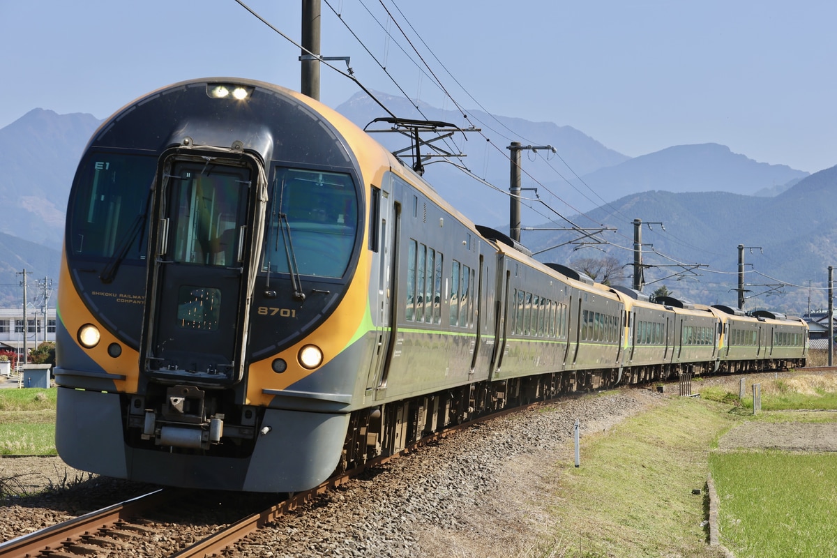 JR四国 松山運転所 8600系 E1編成