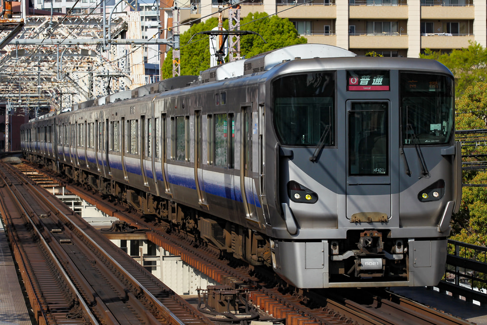 JR西225系HF421編成<br class="br-sp" />(ヒネHF421編成)の写真