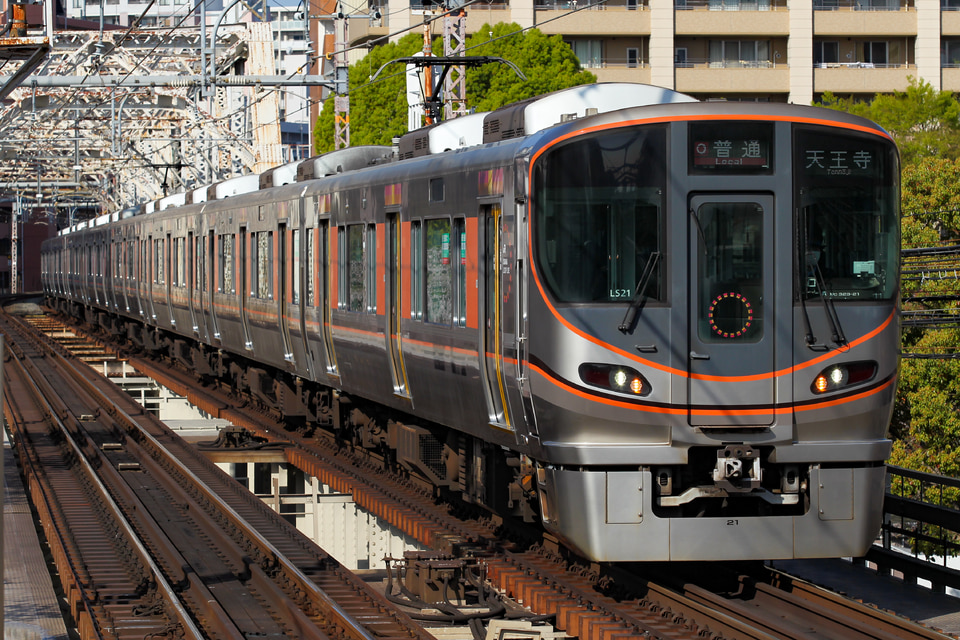 JR西323系LS21編成の写真