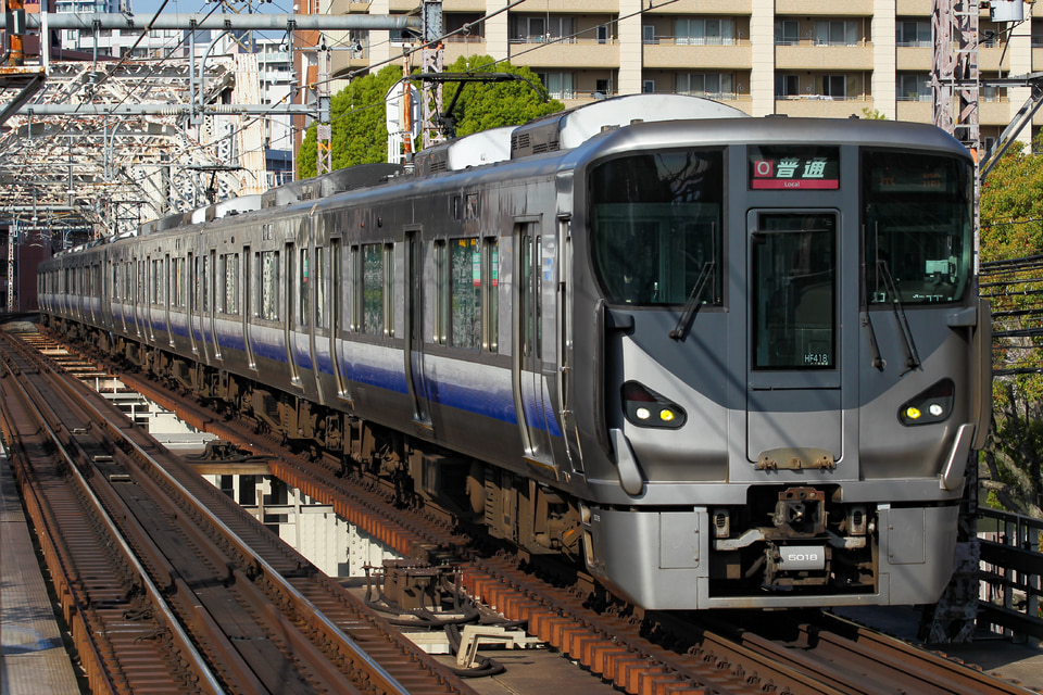 JR西225系HF418編成<br class="br-sp" />(ヒネHF418編成)の写真