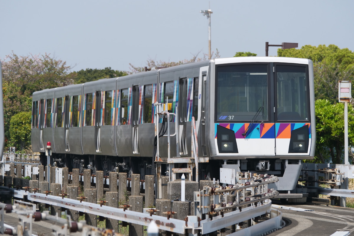 横浜シーサイドライン  2000形 37F
