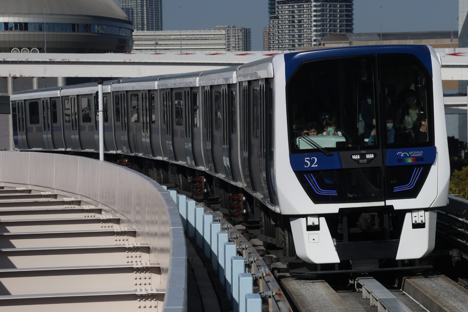 ゆりかもめ7500系7521F<br class="br-sp" />(7521編成)(52編成)の写真