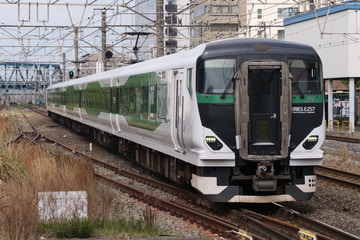 JR東日本E257系OM-51編成を藤沢駅で撮影した画像