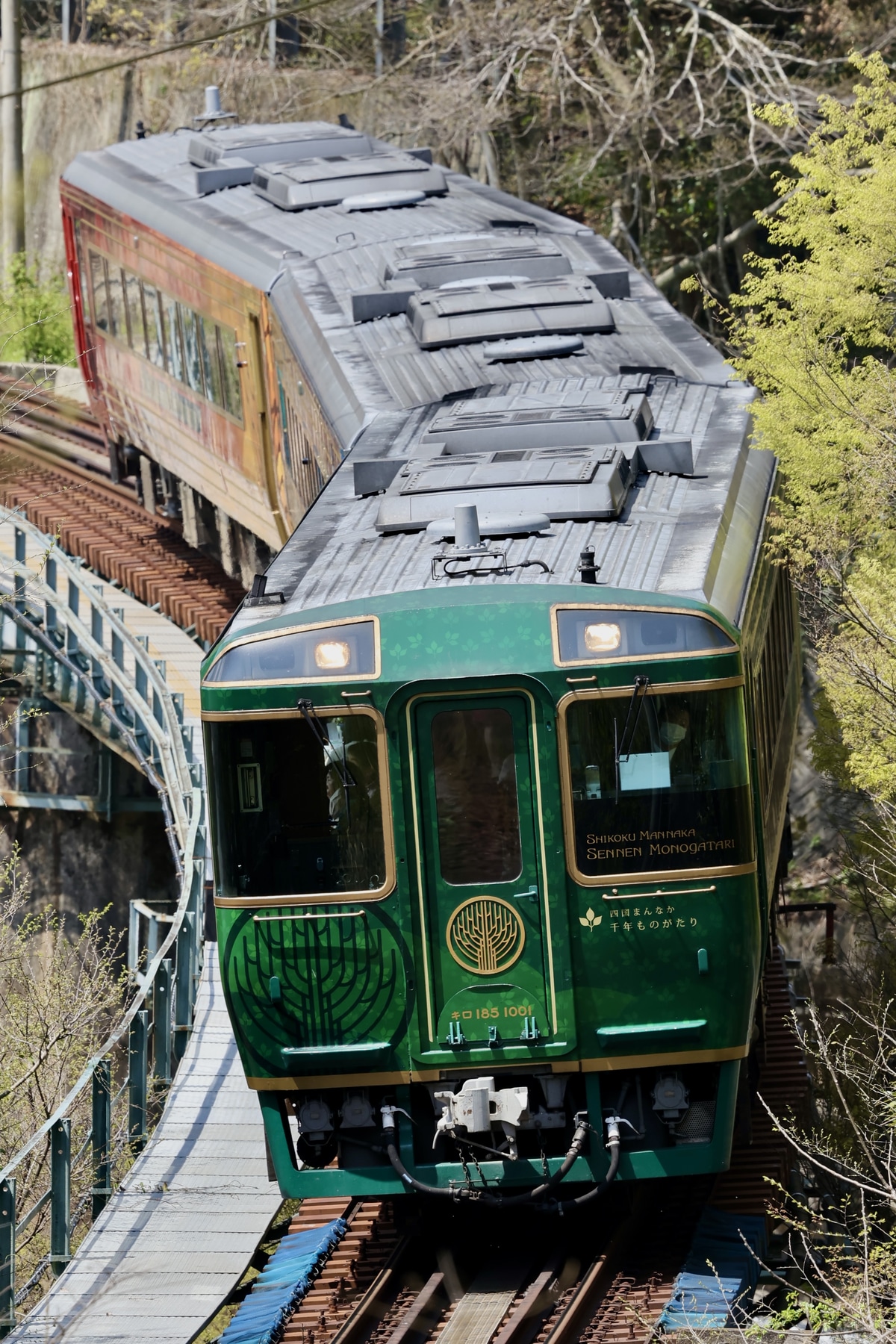 JR四国 高松運転所 キロ185系 1001