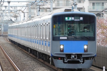 西武鉄道20000系20106Fを中村橋駅で撮影した画像