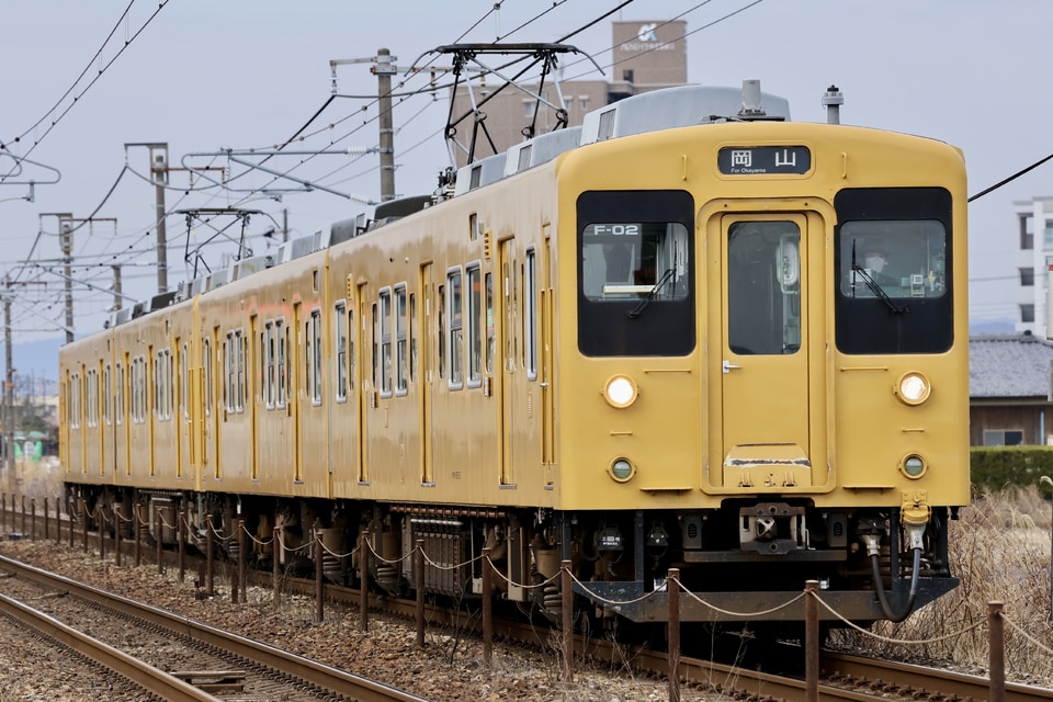 JR西105系F2編成<br class="br-sp" />(オカF2編成)(F-02編成)(オカF-02編成)の写真