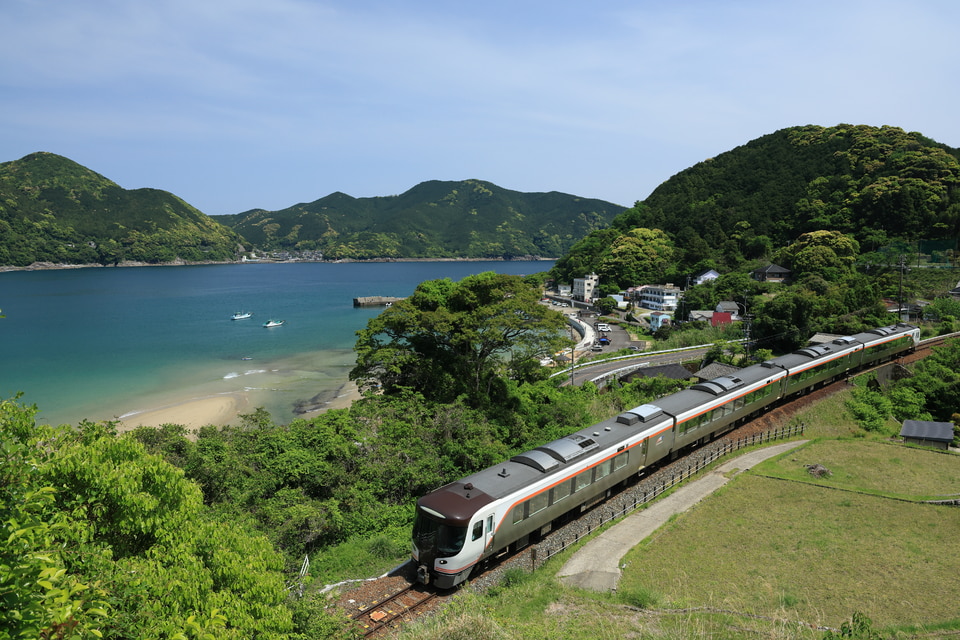 JR海HC85系D203編成の写真