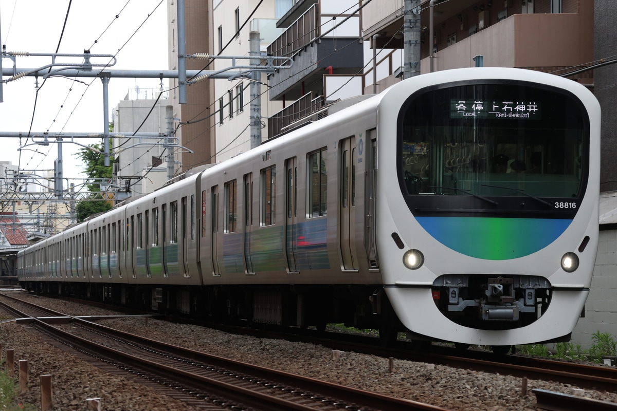 西武鉄道  30000系 38116F
