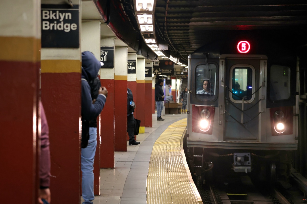 New York City Subway  R142 