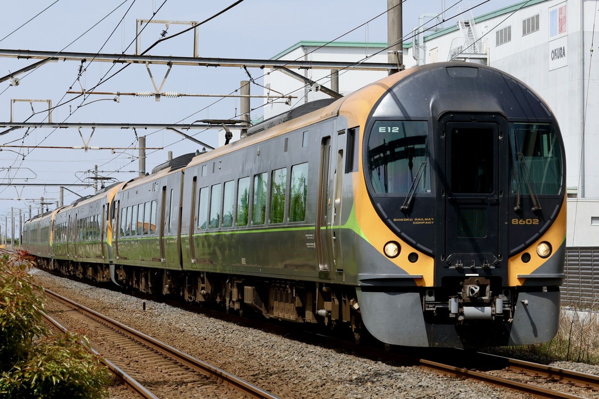 JR四国 松山運転所 8600系 E12編成