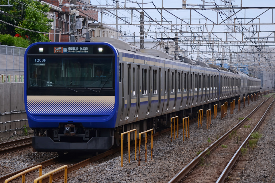 JR東E235系クラJ-38編成<br class="br-sp" />(J-38編成)(クラJ-38)の写真