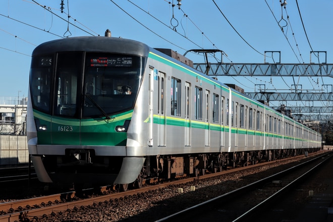 綾瀬検車区16000系16123Fを和泉多摩川駅で撮影した写真