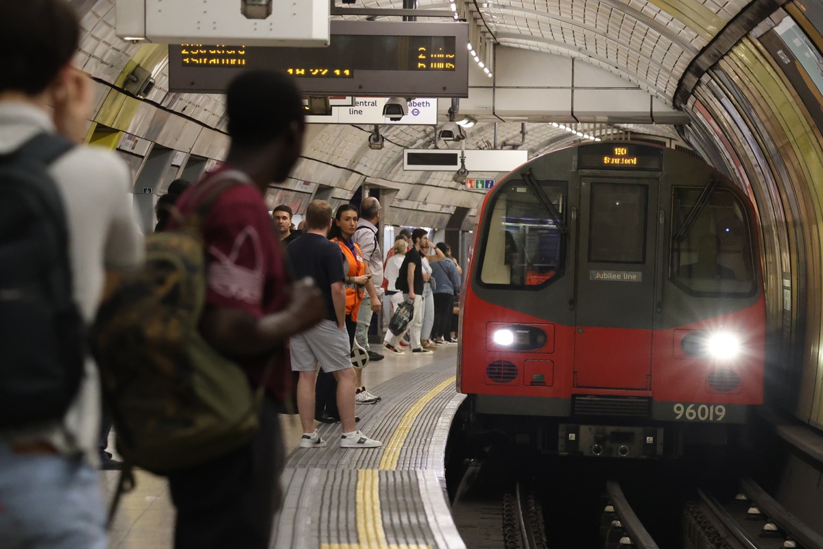 London Underground  1996 stock 96019