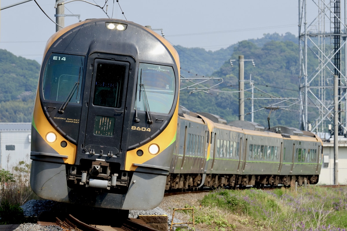 JR四国 松山運転所 8600系 E14編成