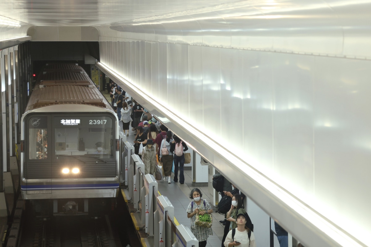 大阪市高速電気軌道 緑木車両管理事務所 23系 23617F