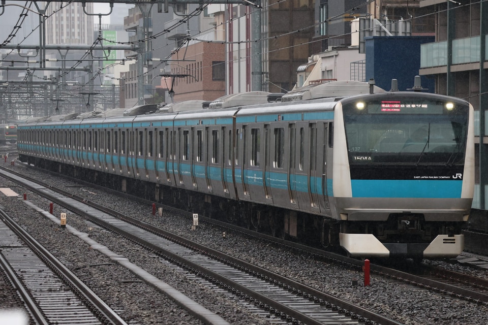 JR東E233系サイ137編成<br class="br-sp" />(ウラ137編成)の写真