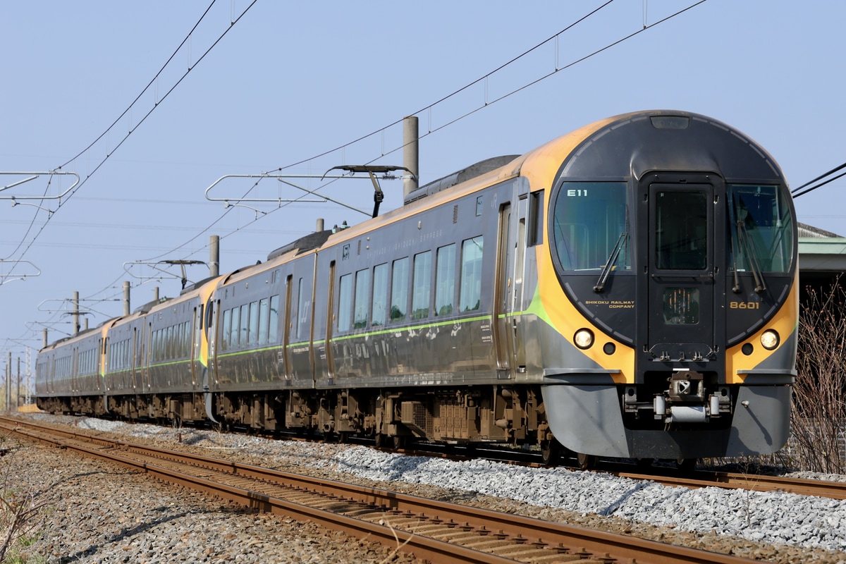 JR四国 松山運転所 8600系 E11編成