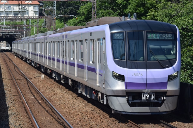 鷺沼検車区18000系18106Fを田奈駅で撮影した写真
