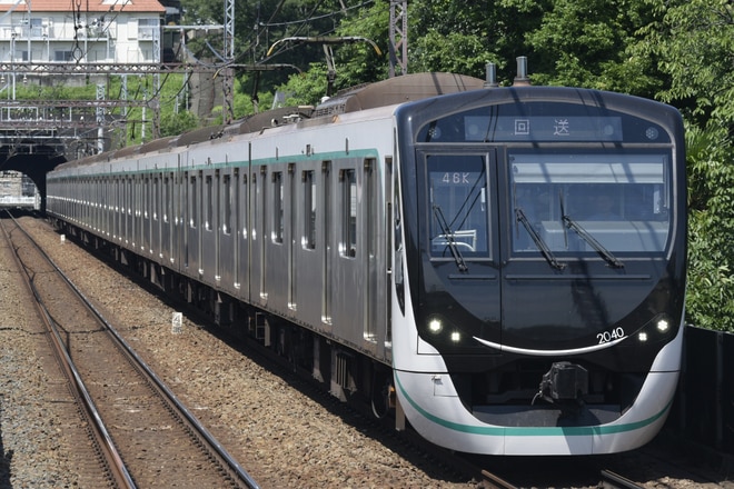 田園都市線2020系2140Fを田奈駅で撮影した写真