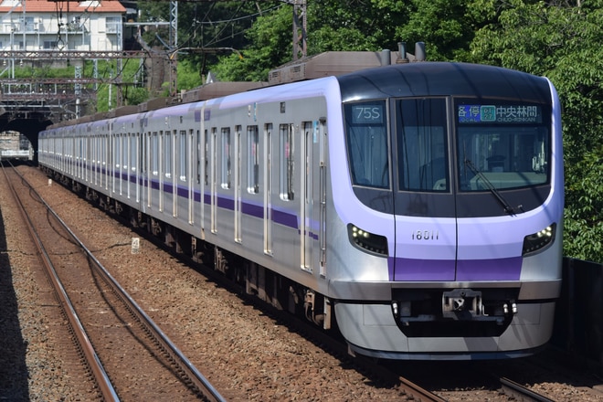 鷺沼検車区18000系18111Fを田奈駅で撮影した写真