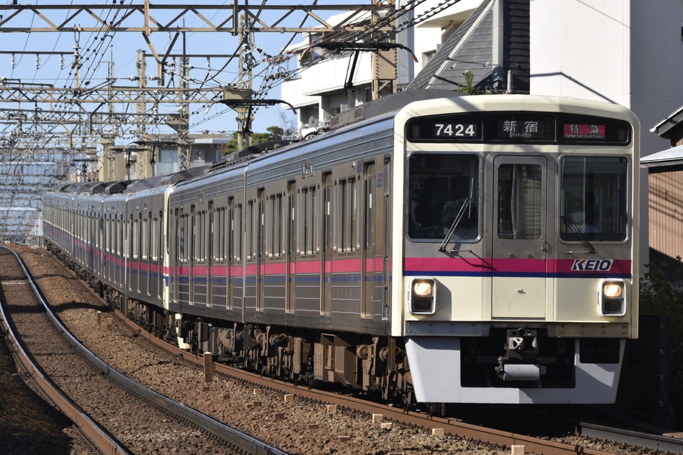 京王7000系7424F<br class="br-sp" />(7424編成)の写真