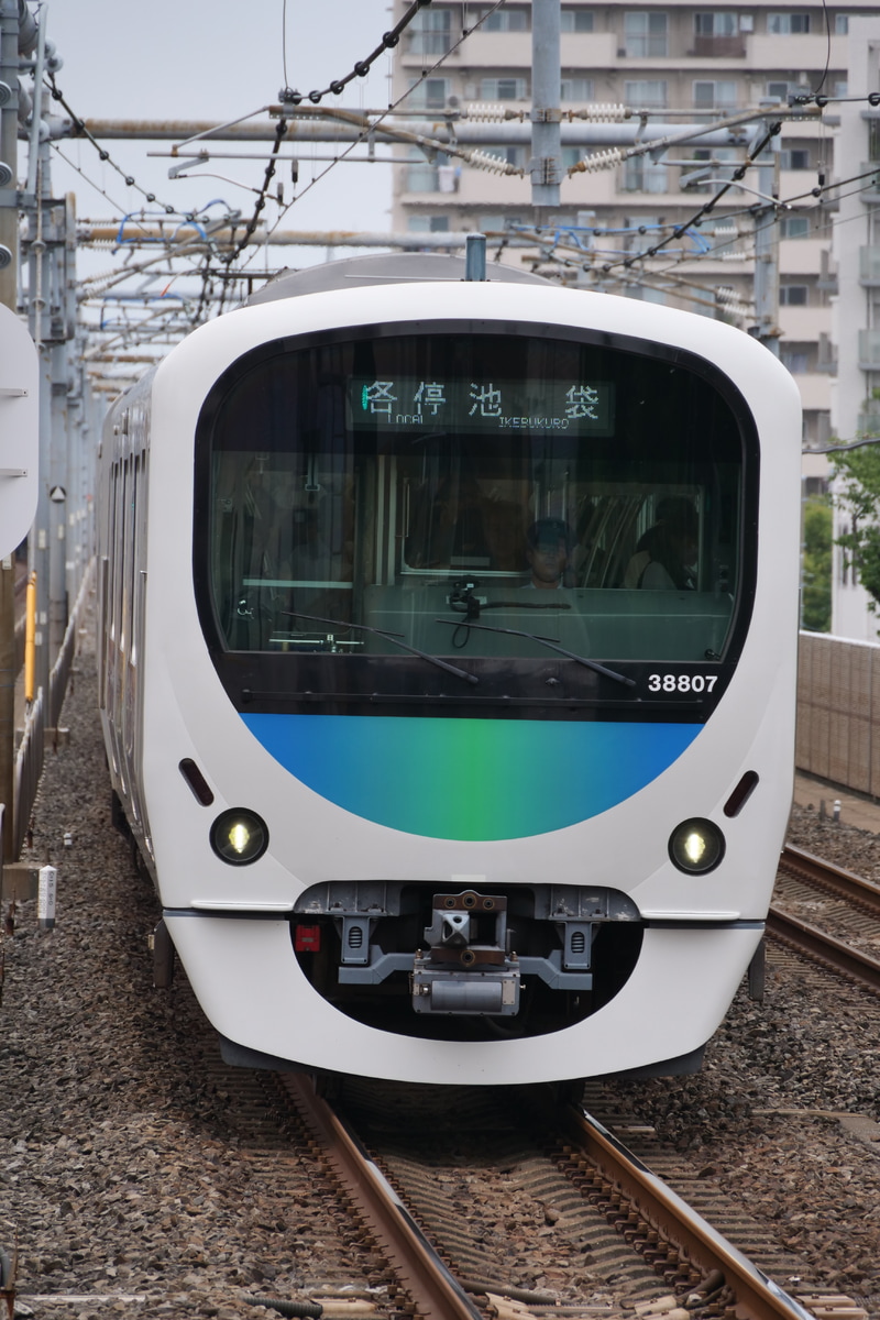西武鉄道  30000系 38107F