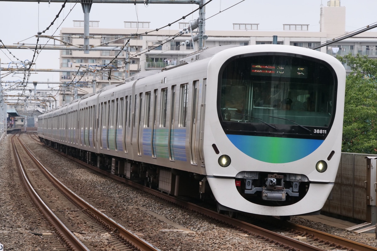 西武鉄道  30000系 38111F