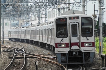東武鉄道30000系31611Fを下板橋駅で撮影した画像