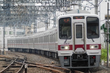 東武鉄道30000系31610Fを下板橋駅で撮影した画像
