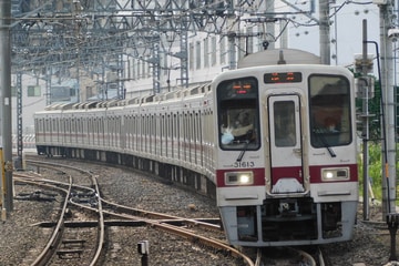 東武鉄道30000系31613Fを下板橋駅で撮影した画像