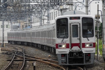 東武鉄道30000系31610Fを下板橋駅で撮影した画像