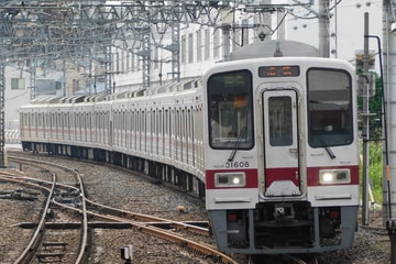 東武鉄道30000系31608Fを下板橋駅で撮影した画像