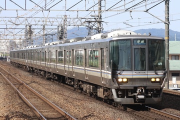 JR西日本223系ホシV42編成を南草津駅で撮影した画像