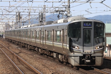 JR西日本225系ホシI12編成を南草津駅で撮影した画像