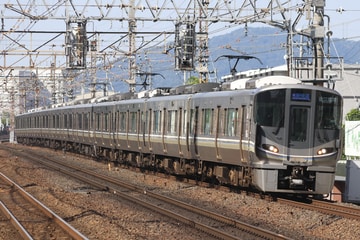JR西日本225系ホシU8編成を南草津駅で撮影した画像