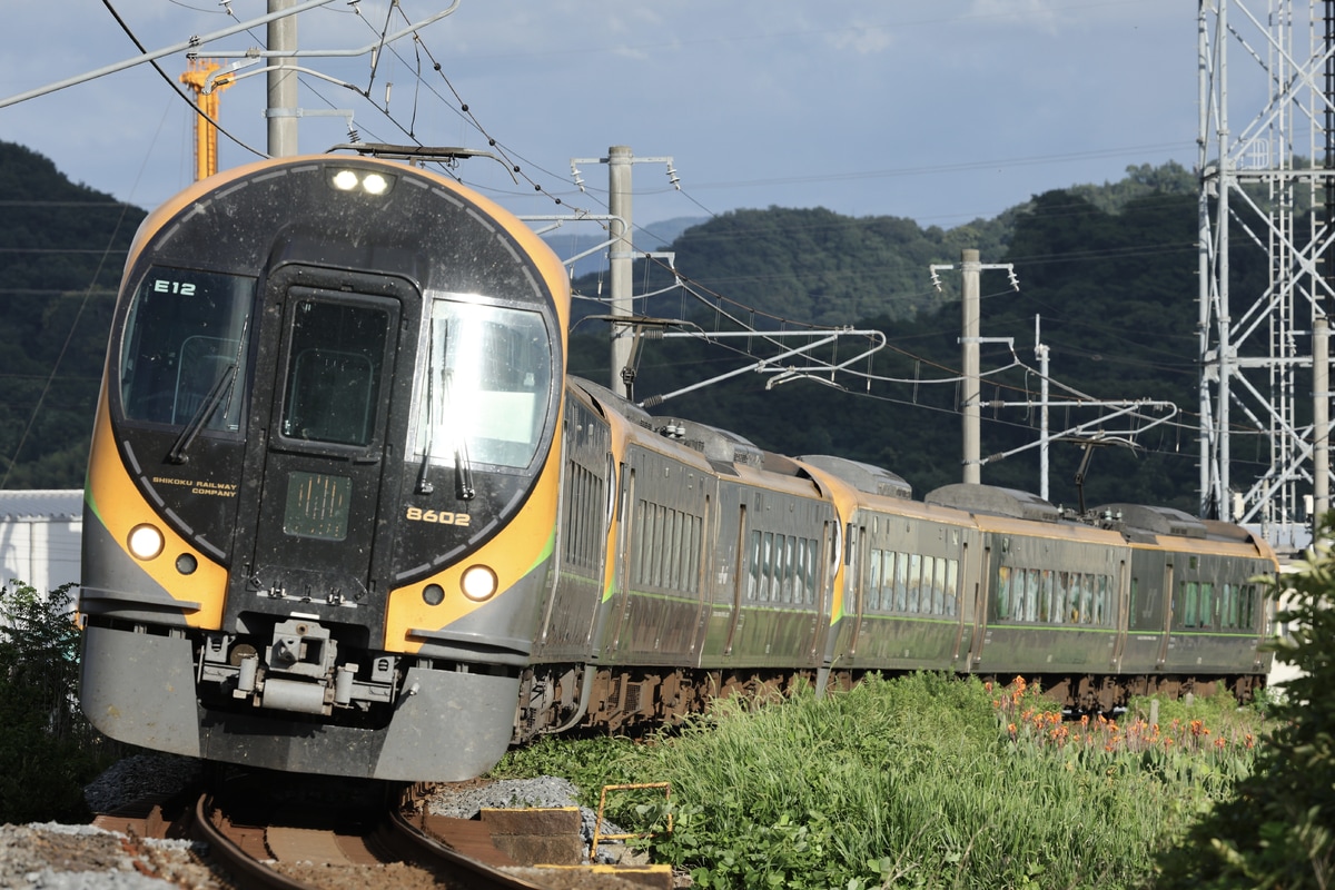 JR四国 松山運転所 8600系 E12編成