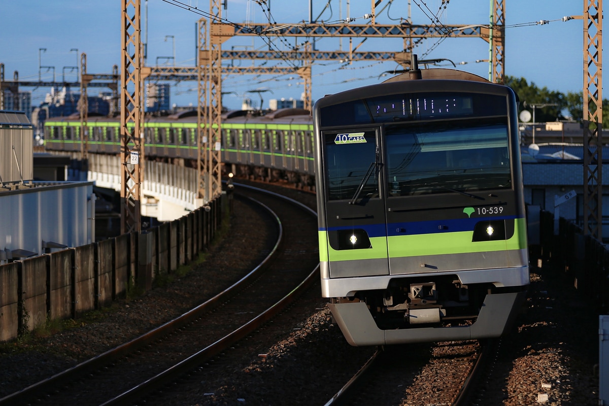 東京都交通局 大島車両検修場 10-300形 10-530f
