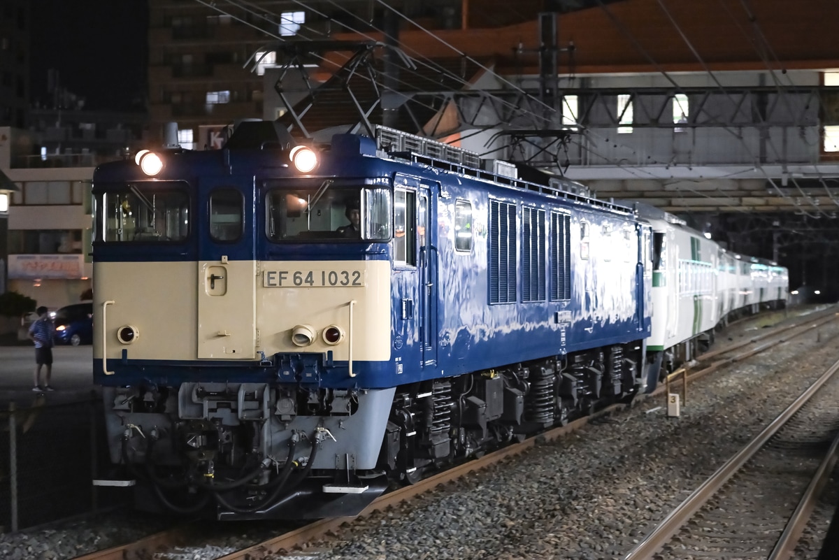 JR東日本 新潟車両センター EF64 1032