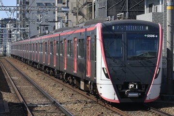 東京都交通局5500形5504編成を立会川駅で撮影した画像