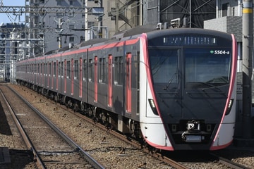 東京都交通局5500形5504編成を立会川駅で撮影した画像