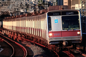 東京メトロ8000系8101Fを二子新地駅で撮影した画像