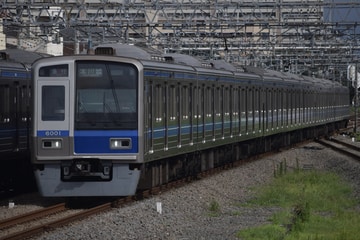 西武鉄道6000系6101Fを新所沢駅で撮影した画像