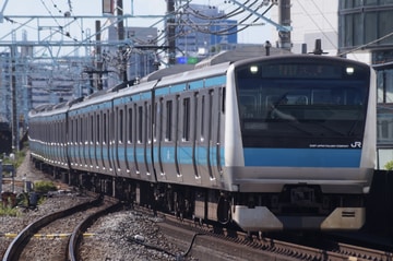 JR東日本E233系サイ124編成を桜木町駅で撮影した画像