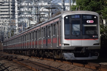 東急電鉄5050系5151Fを都立大学～自由が丘間で撮影した画像